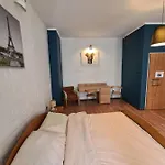 بيت شباب Kaktus *
